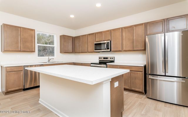 16904 Aiken Rdg Cir, Louisville, KY 40245