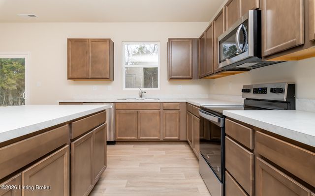 16904 Aiken Rdg Cir, Louisville, KY 40245