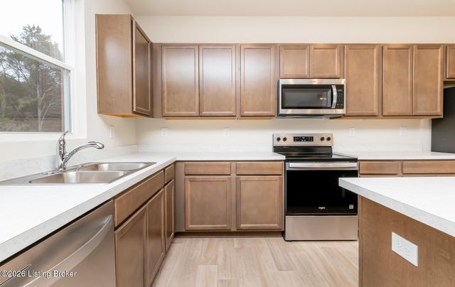 16904 Aiken Rdg Cir, Louisville, KY 40245