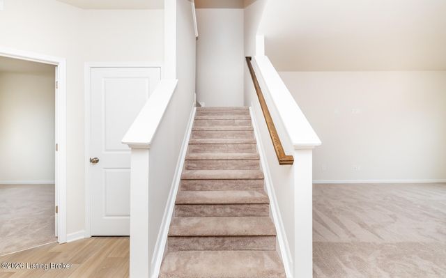 16904 Aiken Rdg Cir, Louisville, KY 40245
