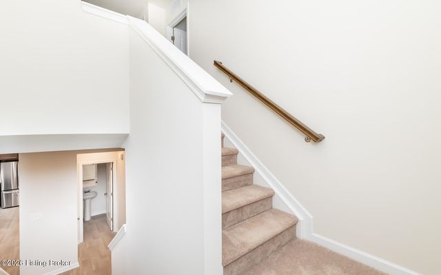 16904 Aiken Rdg Cir, Louisville, KY 40245