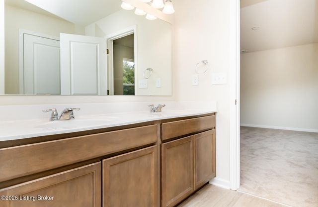 16904 Aiken Rdg Cir, Louisville, KY 40245