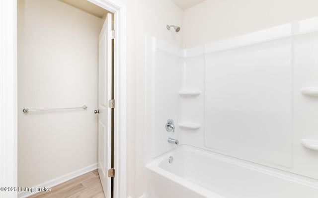 16904 Aiken Rdg Cir, Louisville, KY 40245