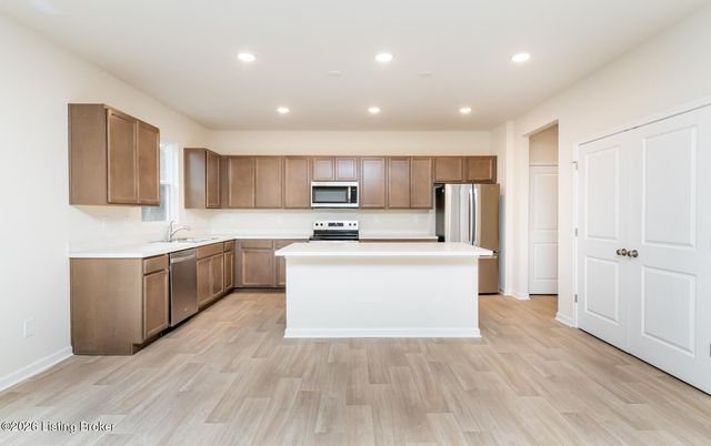 16904 Aiken Rdg Cir, Louisville, KY 40245