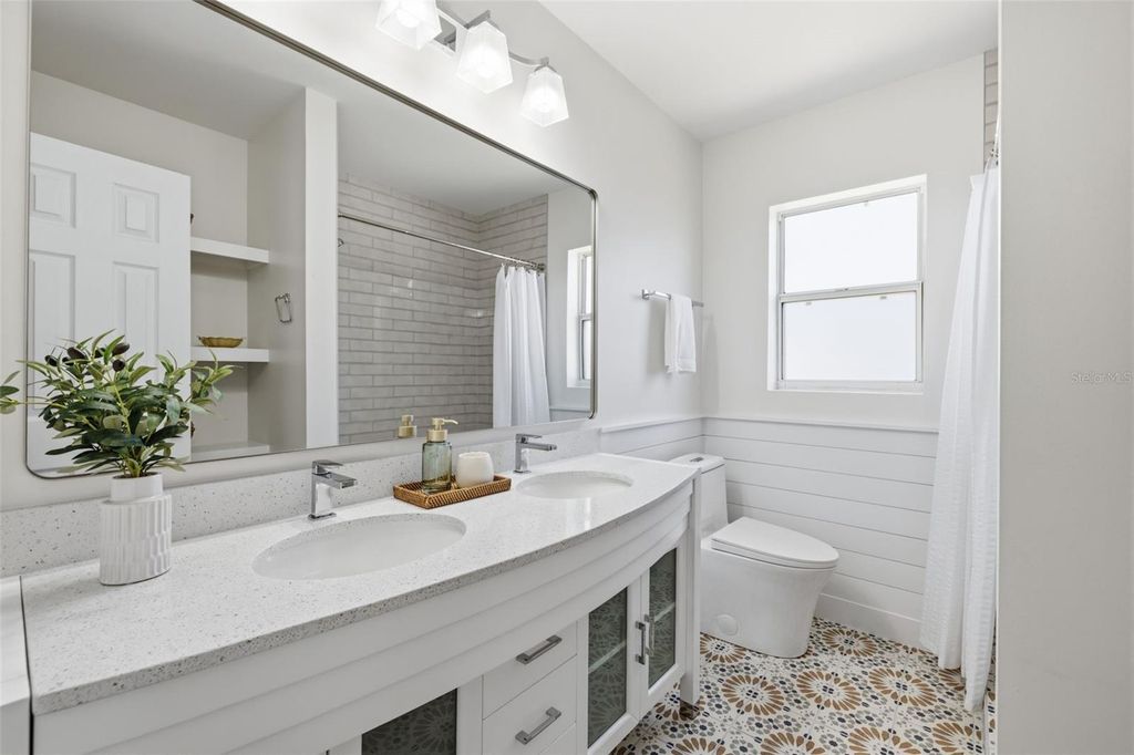 Image 21 of property listing at 10754 63RD AVENUE, Seminole, FL 33772