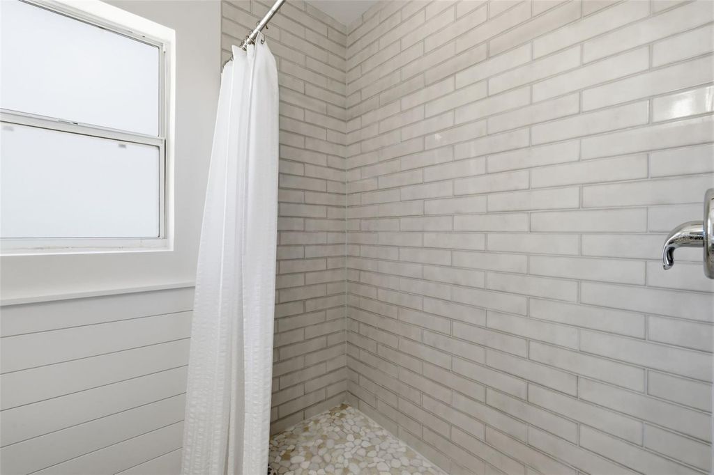 Image 22 of property listing at 10754 63RD AVENUE, Seminole, FL 33772