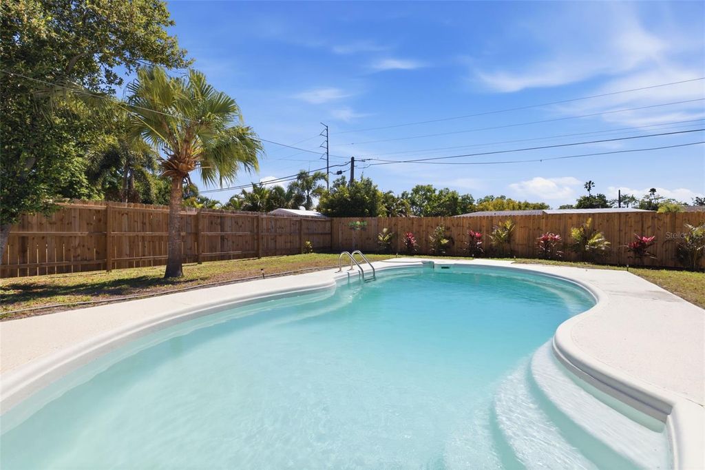 Image 5 of property listing at 10754 63RD AVENUE, Seminole, FL 33772