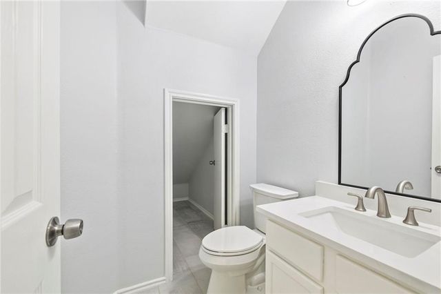 1700 Constantino CIR B, Austin, TX 78745