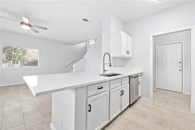 1700 Constantino CIR B, Austin, TX 78745