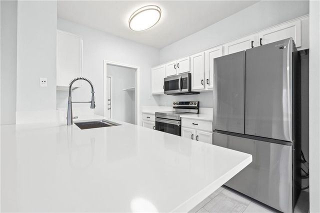 1700 Constantino CIR B, Austin, TX 78745