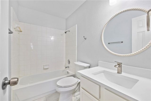 1700 Constantino CIR B, Austin, TX 78745