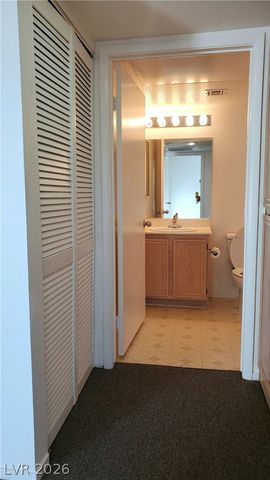 8070 West RUSSELL Road 2105, Las Vegas, NV 89113