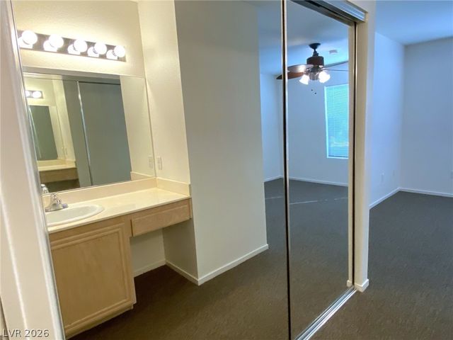 8070 West RUSSELL Road 2105, Las Vegas, NV 89113