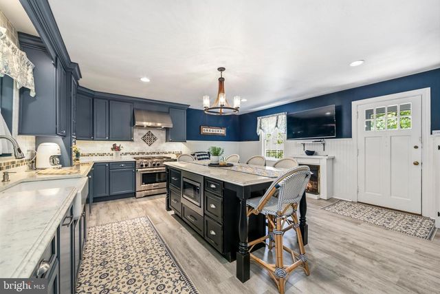 15 CREST LN, Swarthmore, PA 19081