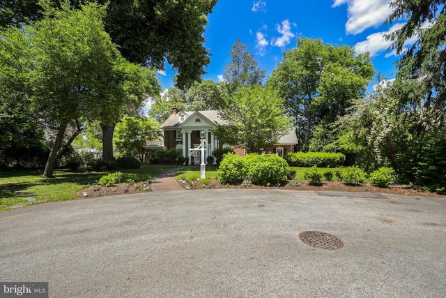 15 CREST LN, Swarthmore, PA 19081