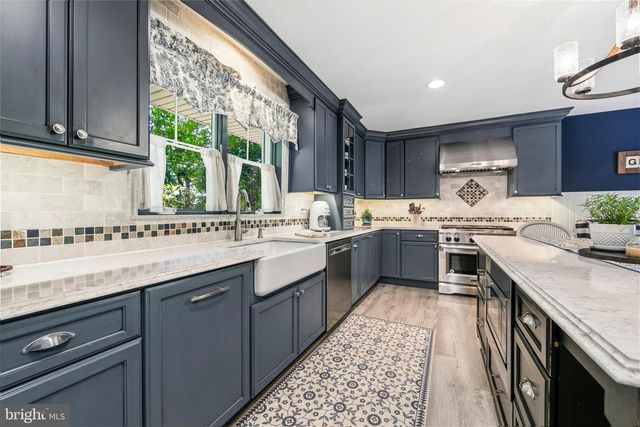 15 CREST LN, Swarthmore, PA 19081
