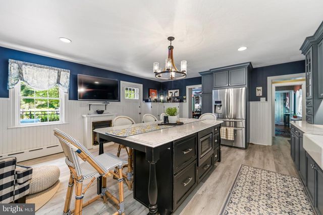 15 CREST LN, Swarthmore, PA 19081