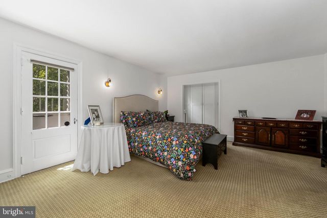 15 CREST LN, Swarthmore, PA 19081