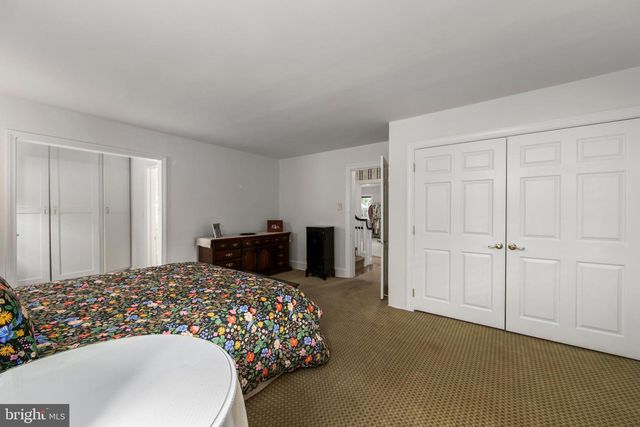 15 CREST LN, Swarthmore, PA 19081