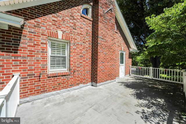 15 CREST LN, Swarthmore, PA 19081