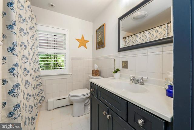 15 CREST LN, Swarthmore, PA 19081