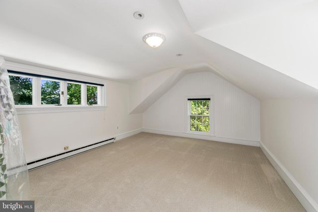 15 CREST LN, Swarthmore, PA 19081