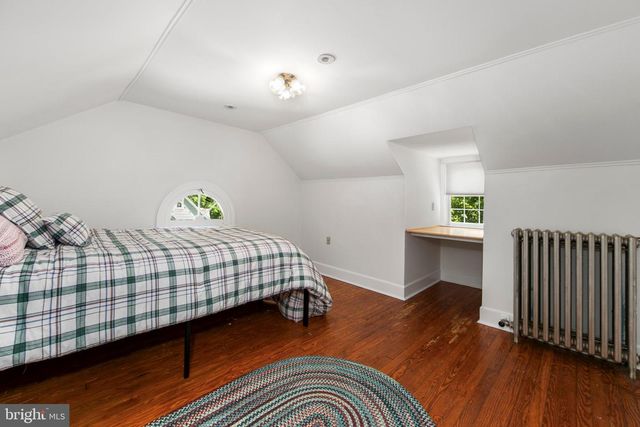 15 CREST LN, Swarthmore, PA 19081