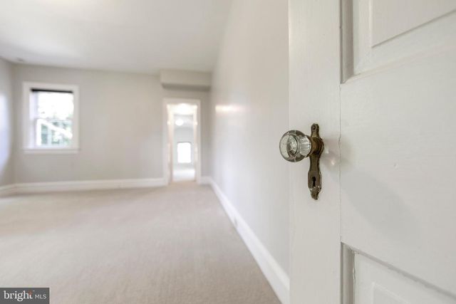 15 CREST LN, Swarthmore, PA 19081