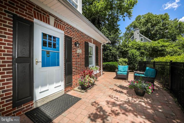 15 CREST LN, Swarthmore, PA 19081