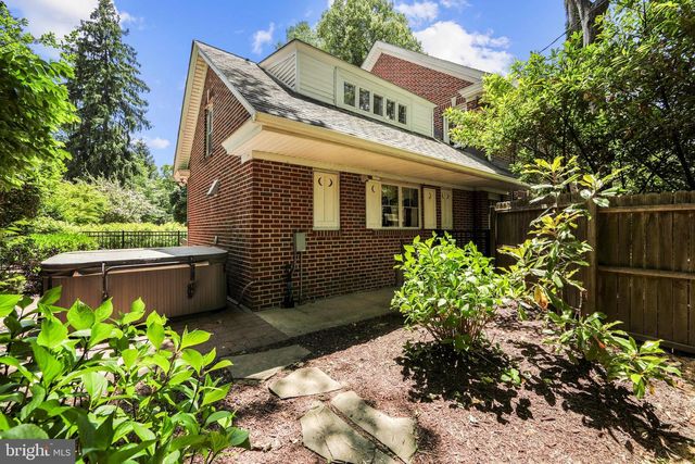 15 CREST LN, Swarthmore, PA 19081