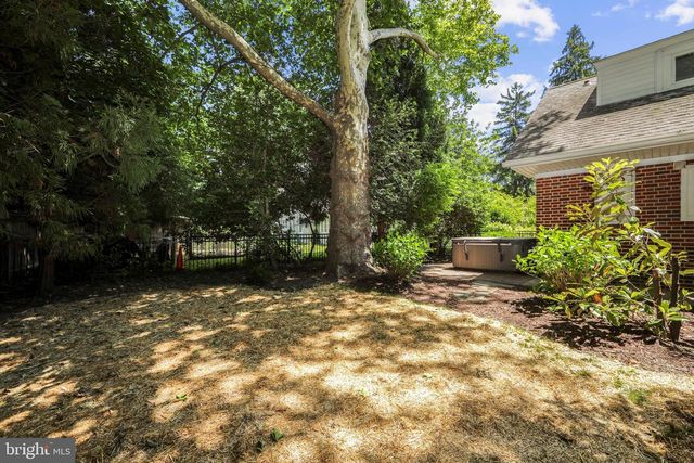 15 CREST LN, Swarthmore, PA 19081