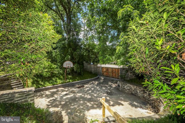 15 CREST LN, Swarthmore, PA 19081
