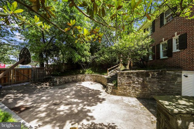 15 CREST LN, Swarthmore, PA 19081