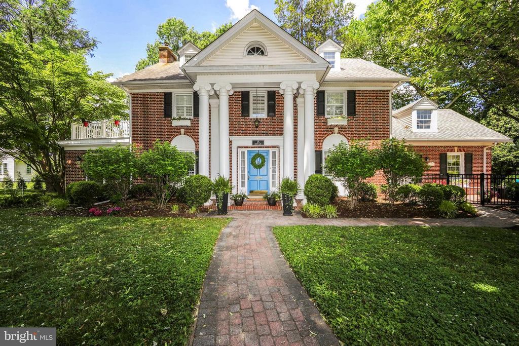 15 CREST LN, Swarthmore, PA 19081