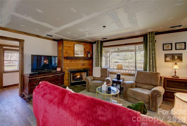 1029 Jacks Creek Road, Burnsville, NC 28714