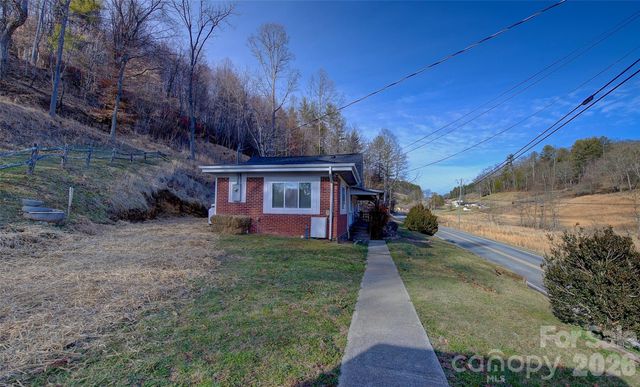 1029 Jacks Creek Road, Burnsville, NC 28714