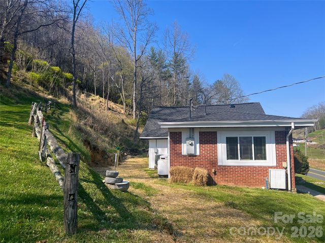 1029 Jacks Creek Road, Burnsville, NC 28714