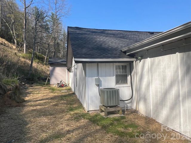 1029 Jacks Creek Road, Burnsville, NC 28714