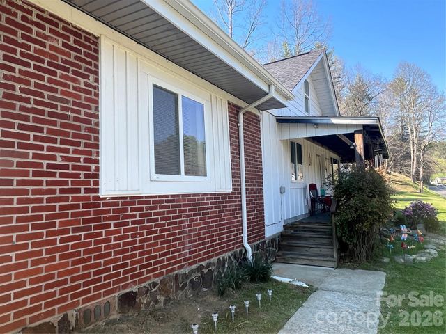 1029 Jacks Creek Road, Burnsville, NC 28714