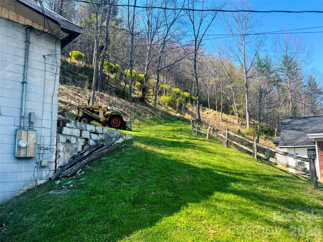 1029 Jacks Creek Road, Burnsville, NC 28714