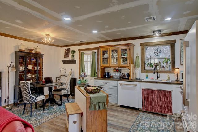 1029 Jacks Creek Road, Burnsville, NC 28714