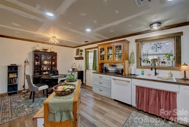 1029 Jacks Creek Road, Burnsville, NC 28714