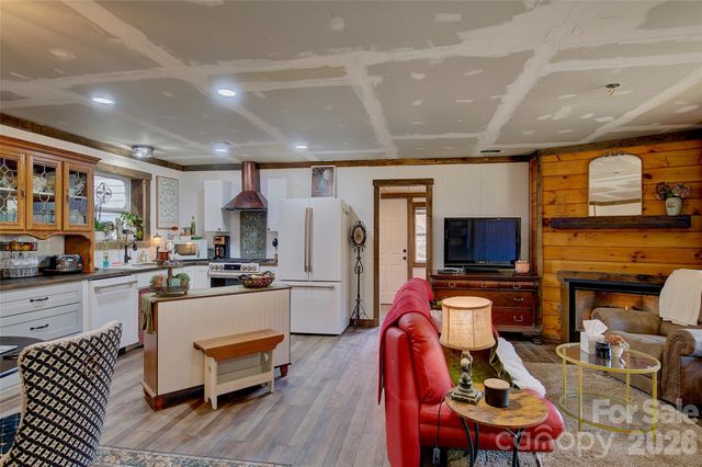 1029 Jacks Creek Road, Burnsville, NC 28714