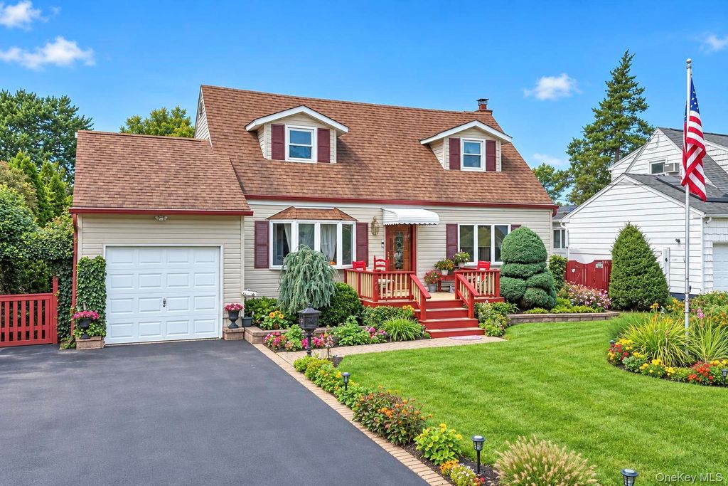 150 W 19th Street, Deer Park, NY 11729 — photo 2