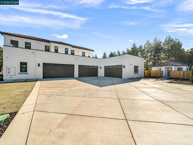 24 Noble Oaks Ln, Danville, CA 94506