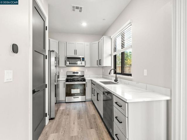 24 Noble Oaks Ln, Danville, CA 94506