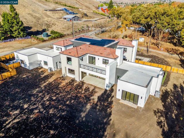 24 Noble Oaks Ln, Danville, CA 94506