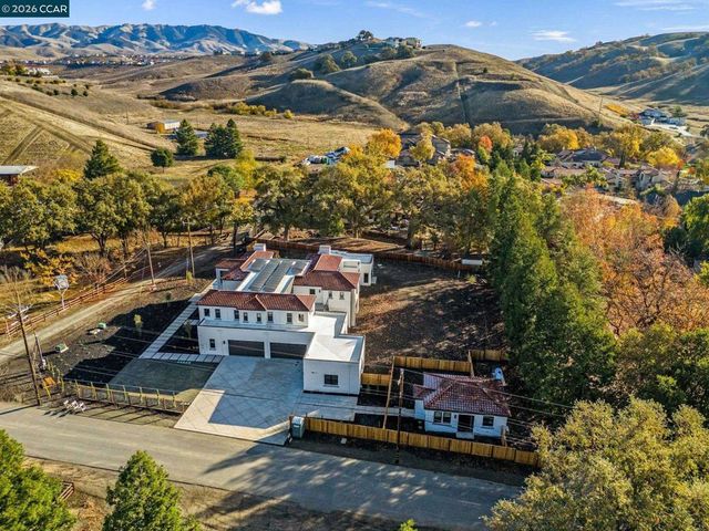 24 Noble Oaks Ln, Danville, CA 94506