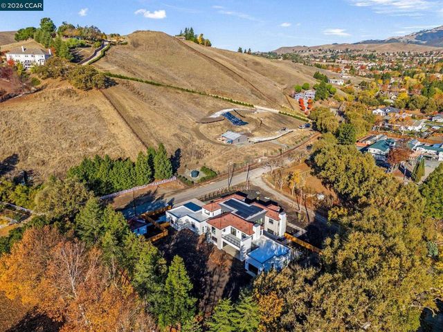 24 Noble Oaks Ln, Danville, CA 94506