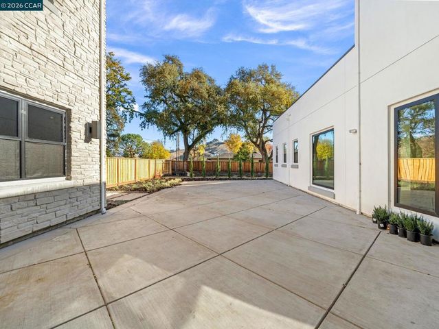 24 Noble Oaks Ln, Danville, CA 94506